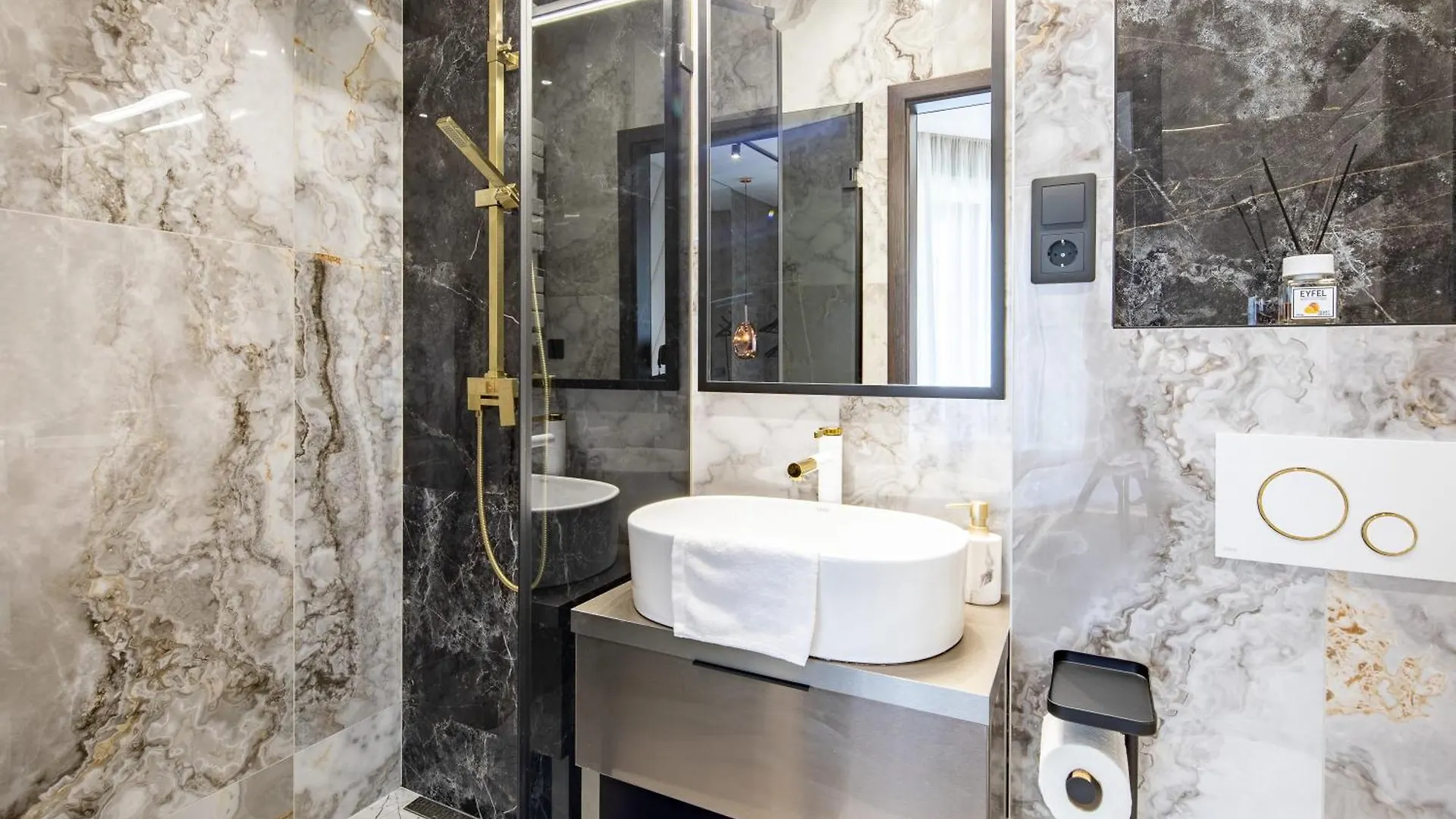 Ultra Central Luxury Budapest Apartment
